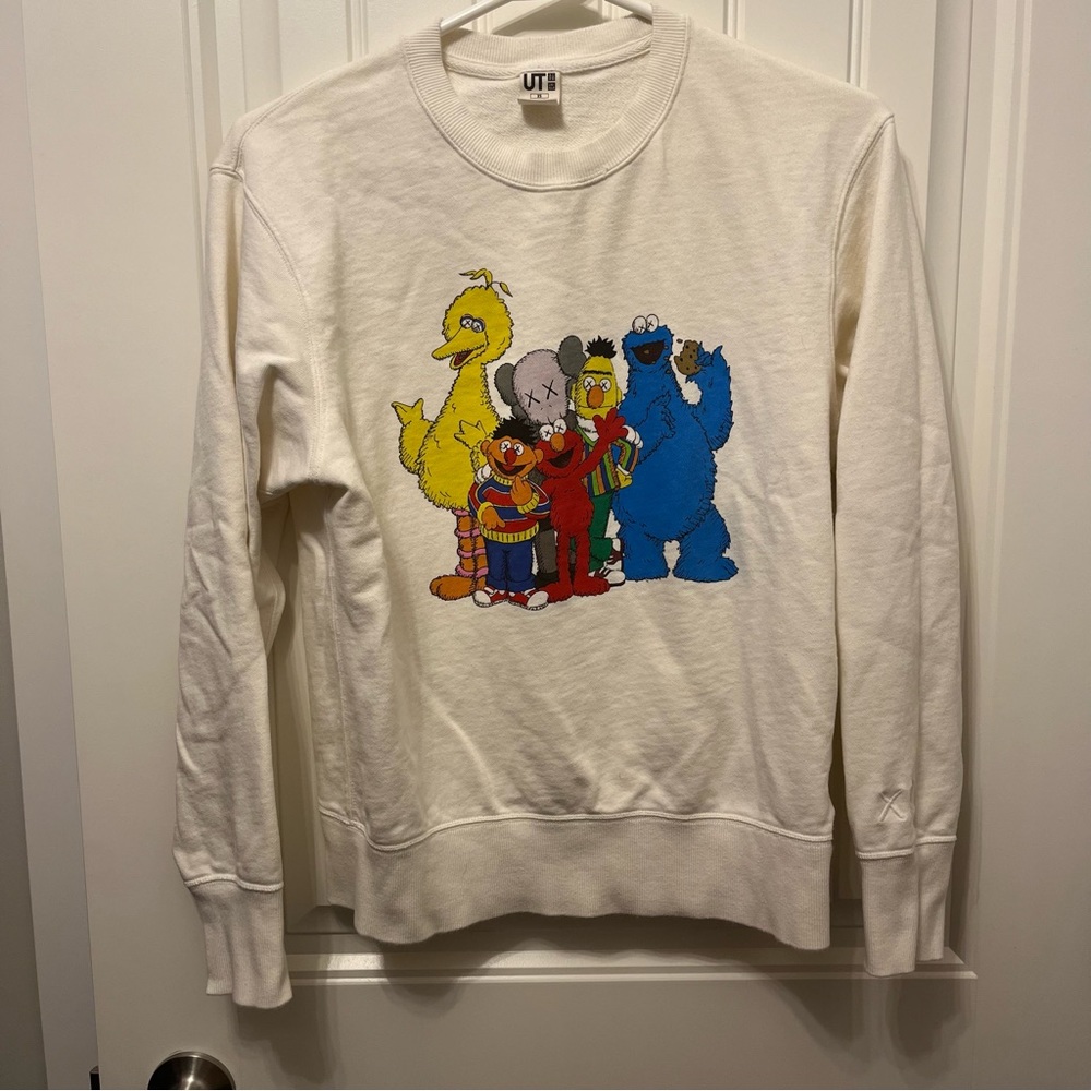 Kaws crossover collaboration  Excellent condition Kaws x Sesame Streets Uniqlo